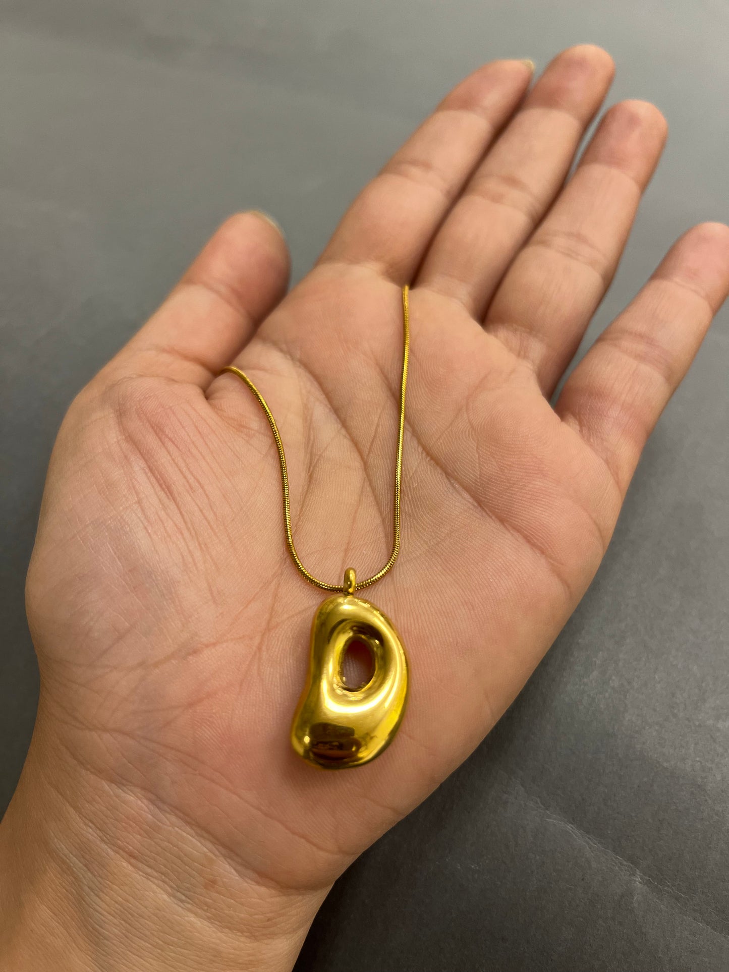 Alphabet D with Chain