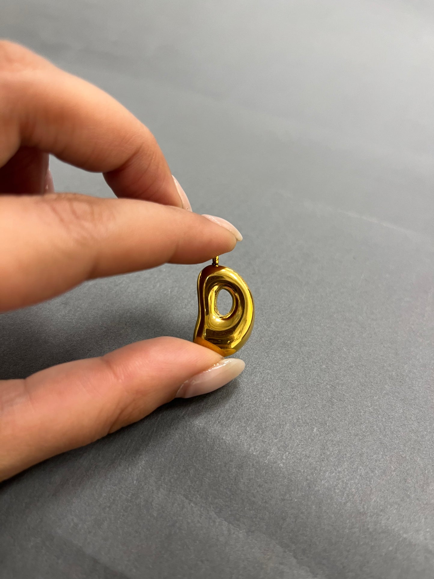 Alphabet D with Chain
