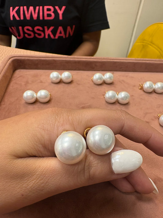 Pearl studs (One Pair)