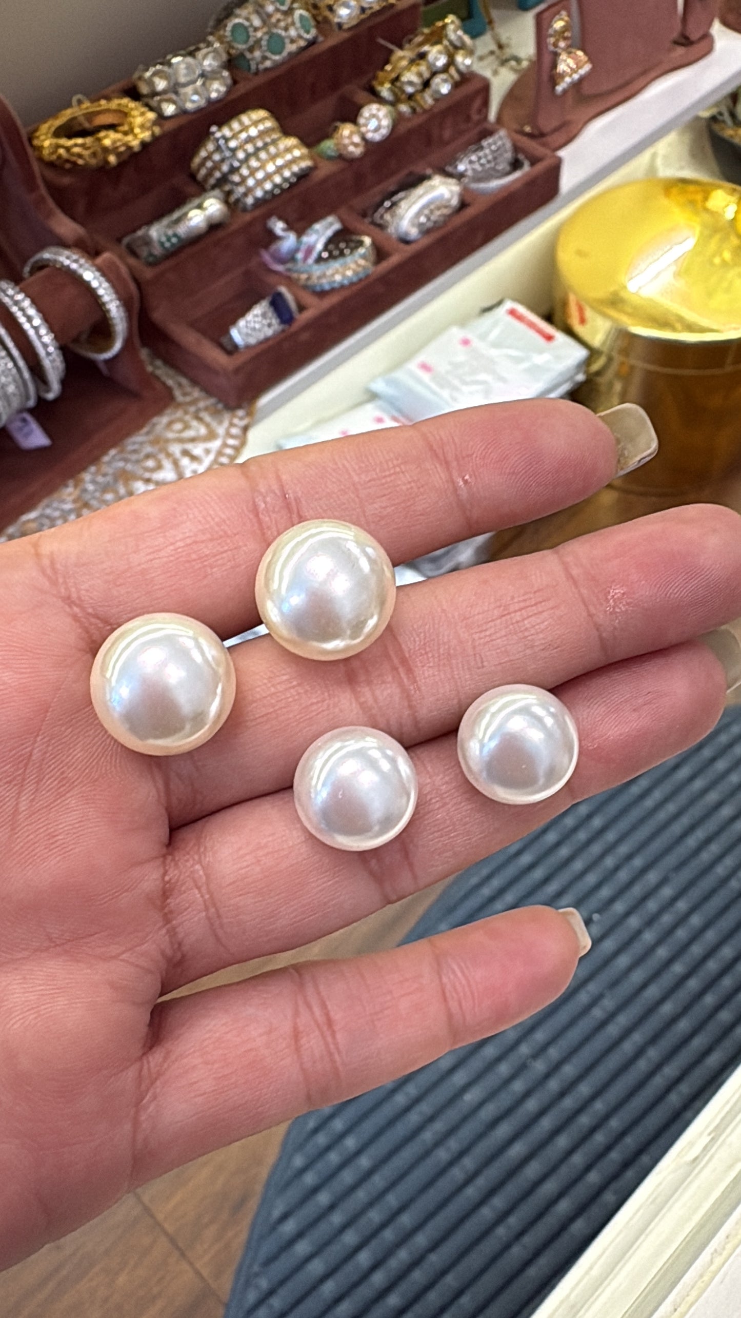 Pearl studs (One Pair)