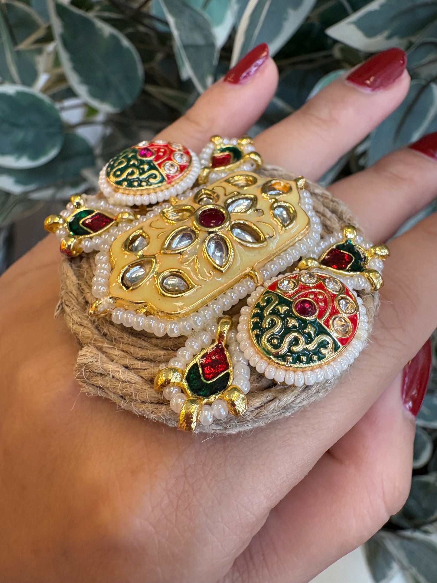 Yellow enamel jute ring