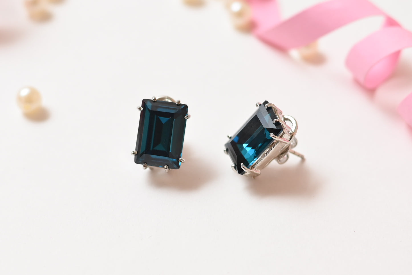 Stunning Blue Swarovski Stud Earrings - Kiwibymusskan