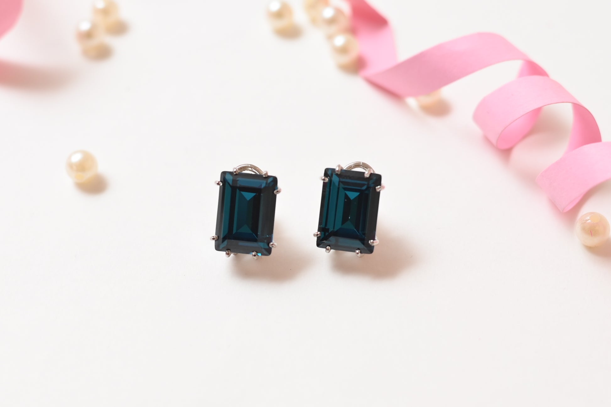 Stunning Blue Swarovski Stud Earrings - Kiwibymusskan