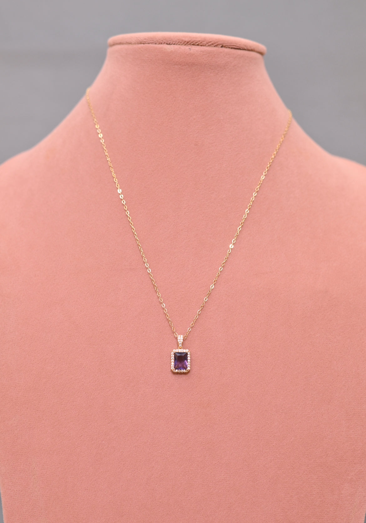 Amethyst pendant with chain