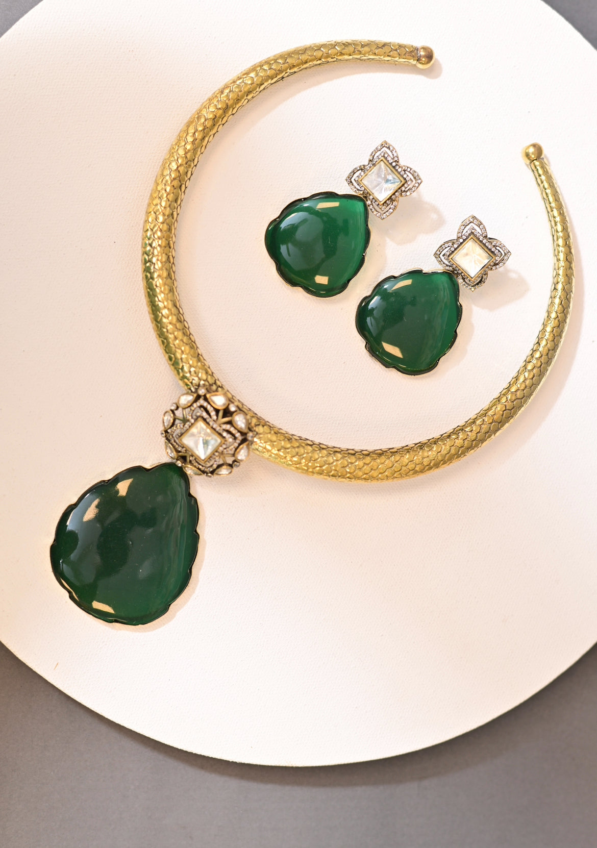 Gorgeous green choker set