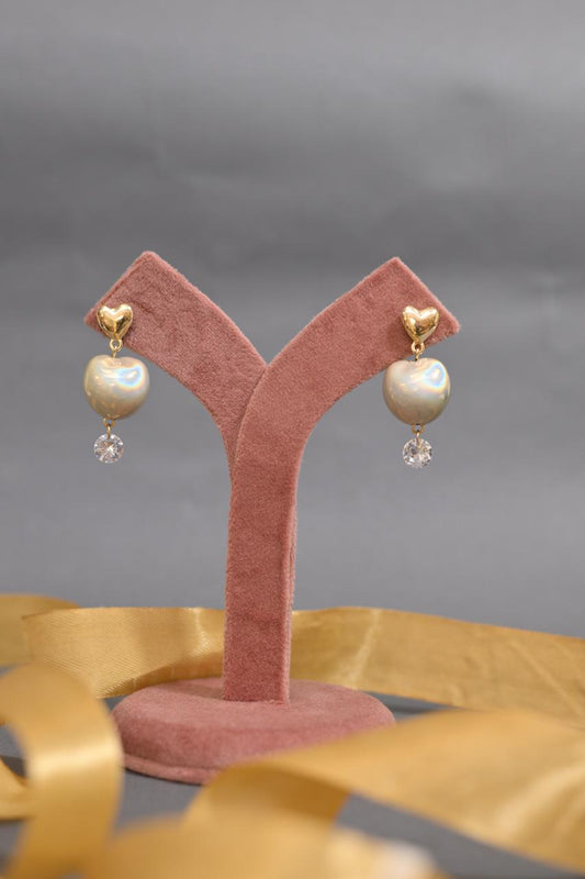 Heart pearl earrings