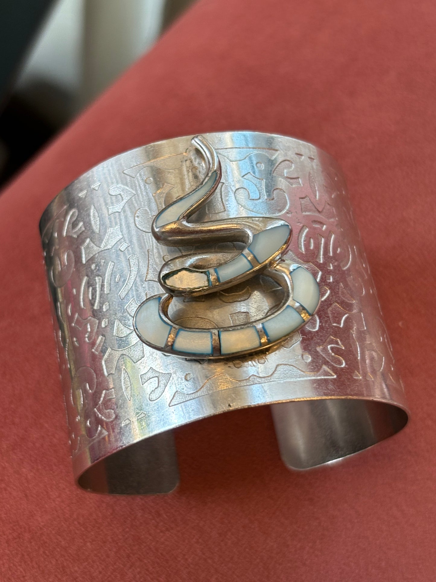 Silver handcuff