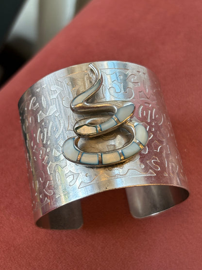 Silver handcuff