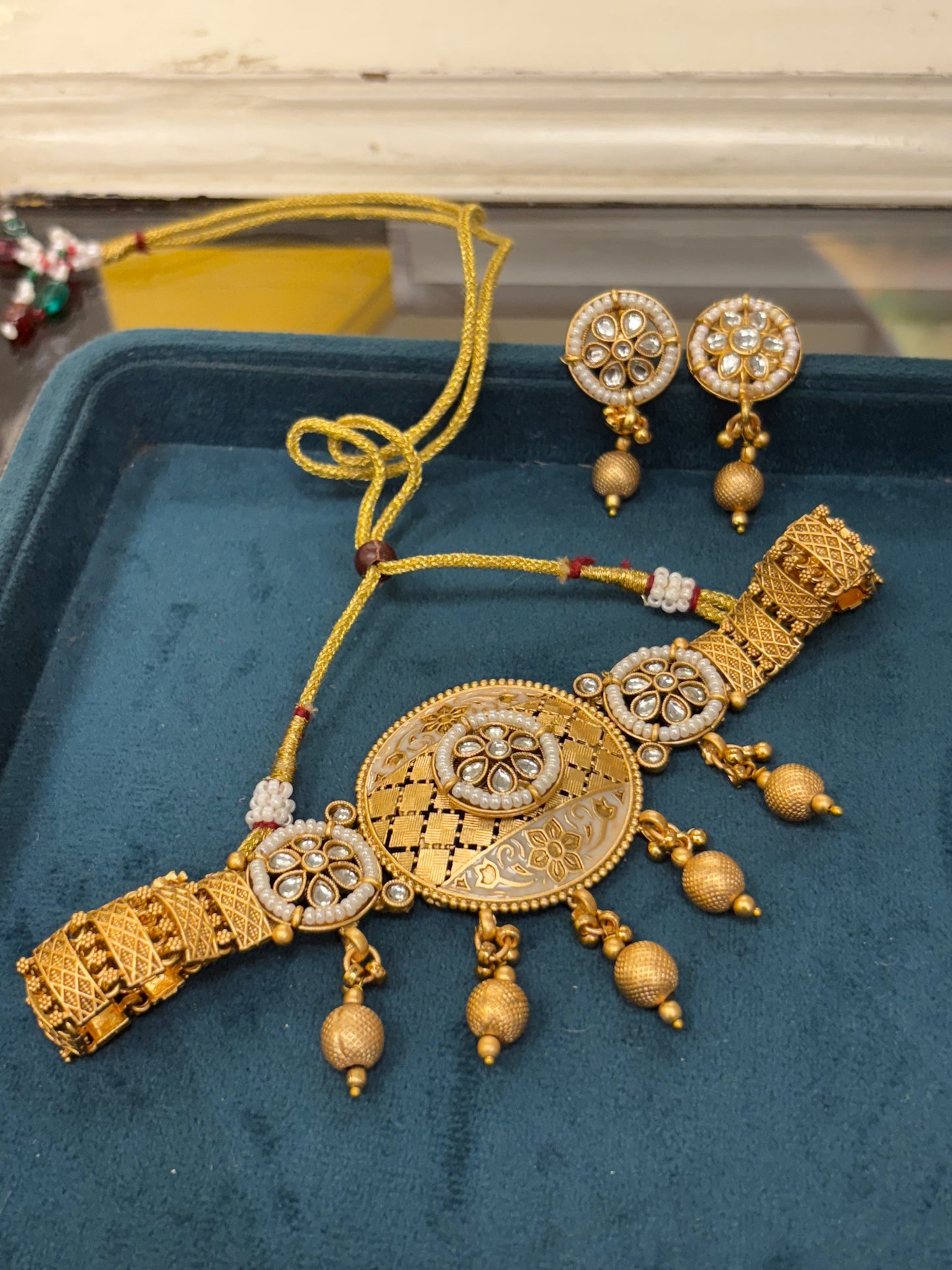 Choker set