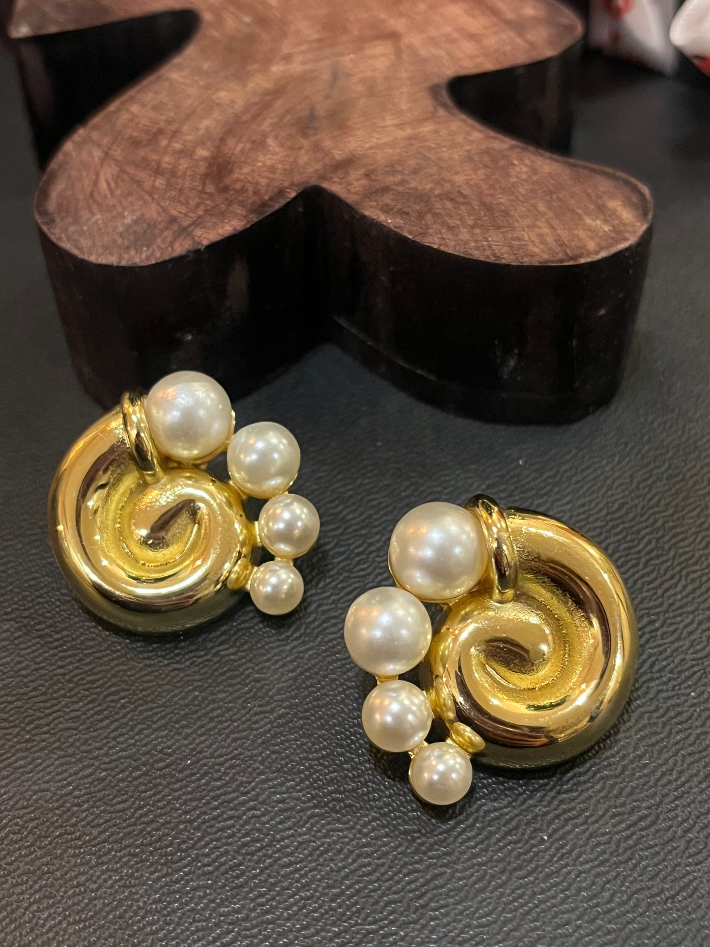 Pearl gold earrings