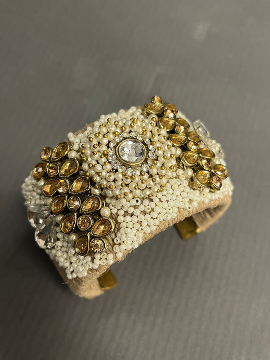 Pearl flower cuff