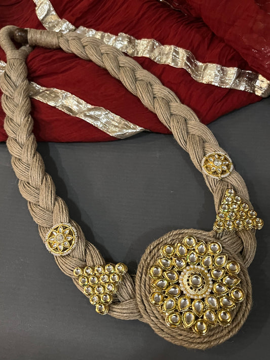 Jute kundan haar