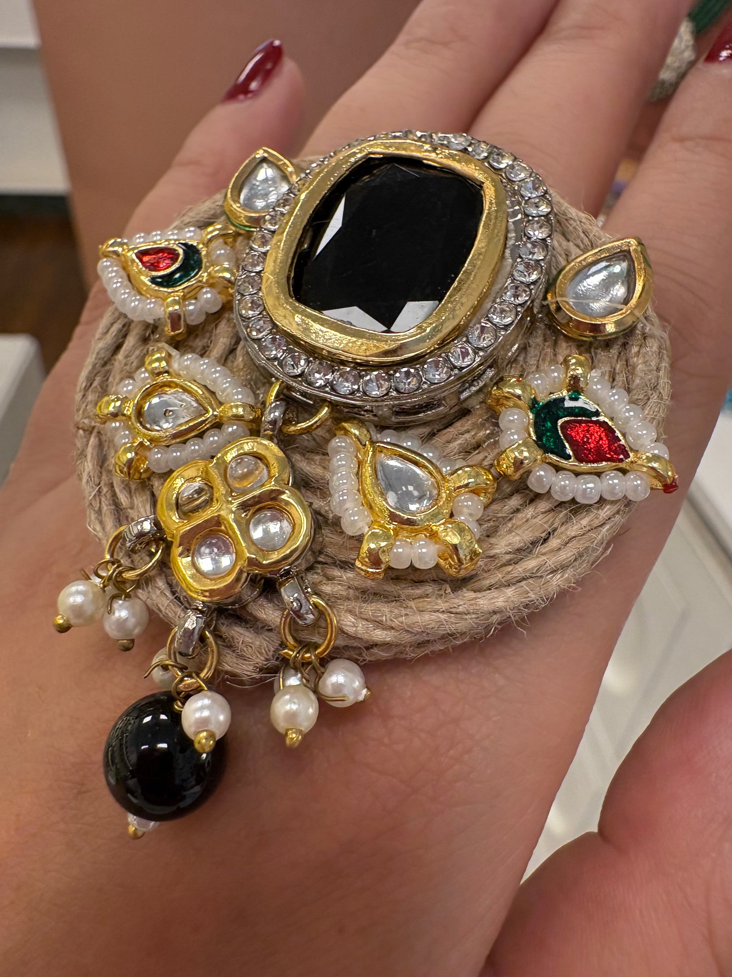 Black stone Jute ring