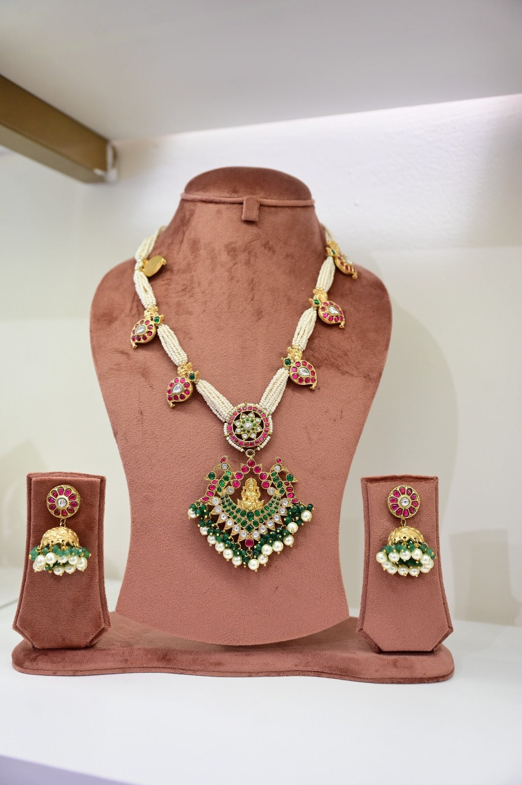 Blush & Emerald Kundan Elegance - Kiwibymusskan