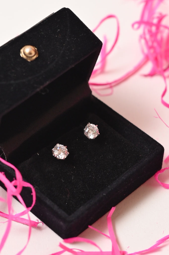 Travel in Style with Trendy and Lightweight 1 Carat Stud Earrings - Kiwibymusskan