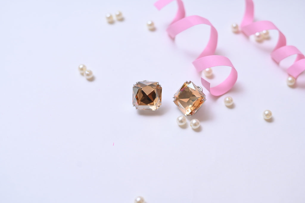 Sparkle with Swarovski: Elevate Your Style with Our Stunning Swaroski Earrings - Kiwibymusskan