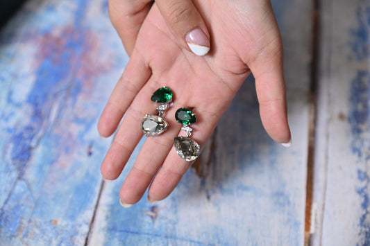 Emerald Green Silver Stone Danglers - Kiwibymusskan